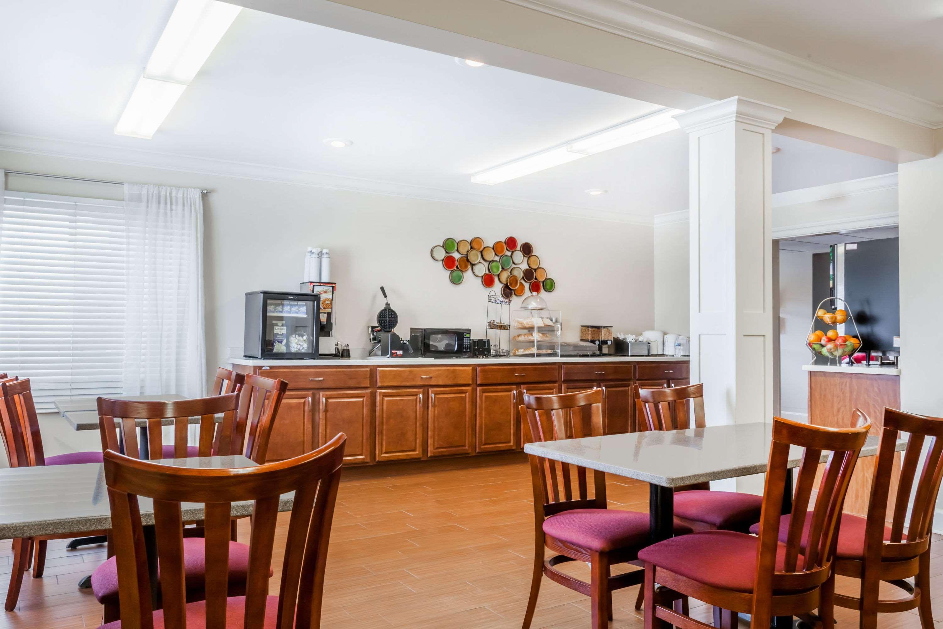Ramada By Wyndham Tell City Esterno foto