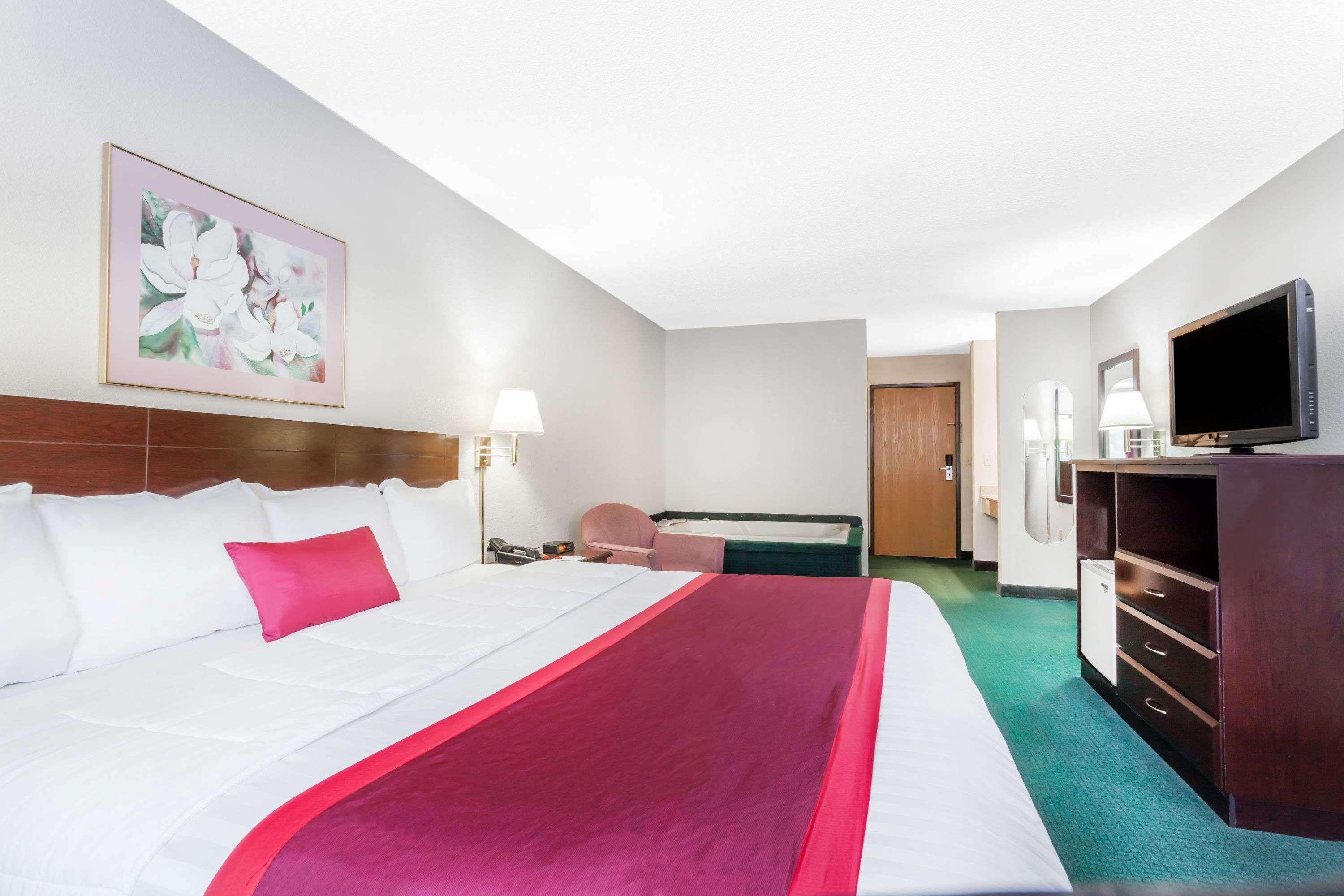 Ramada By Wyndham Tell City Esterno foto