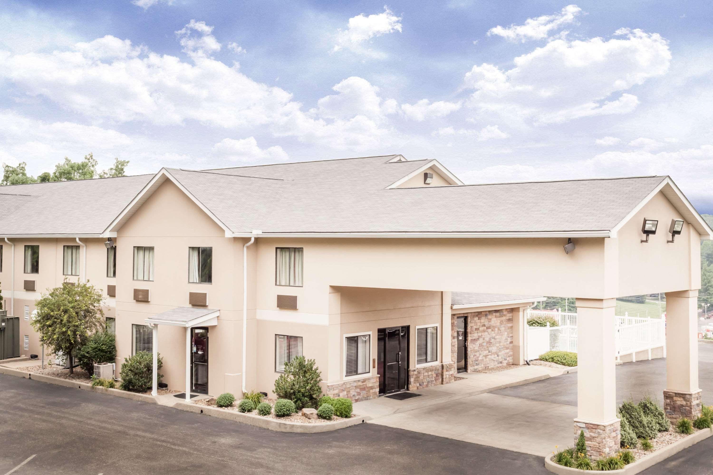 Ramada By Wyndham Tell City Esterno foto
