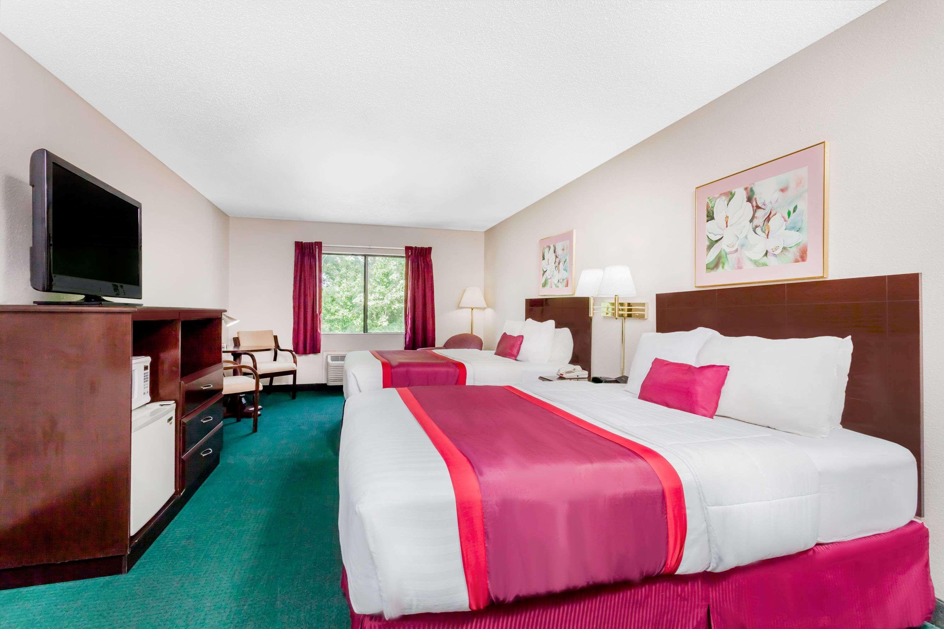 Ramada By Wyndham Tell City Esterno foto