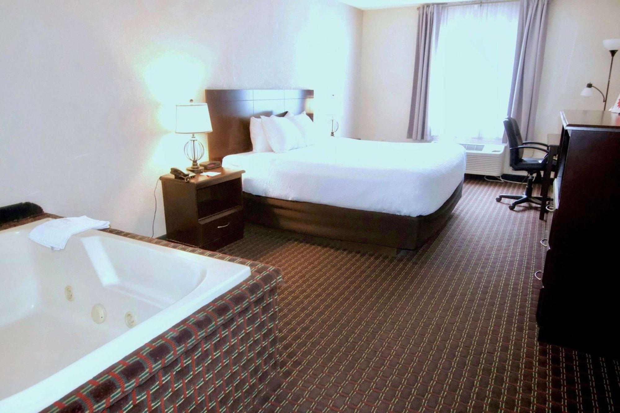 Ramada By Wyndham Tell City Esterno foto