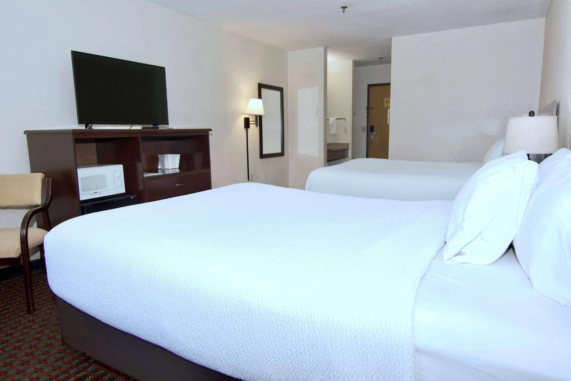 Ramada By Wyndham Tell City Esterno foto