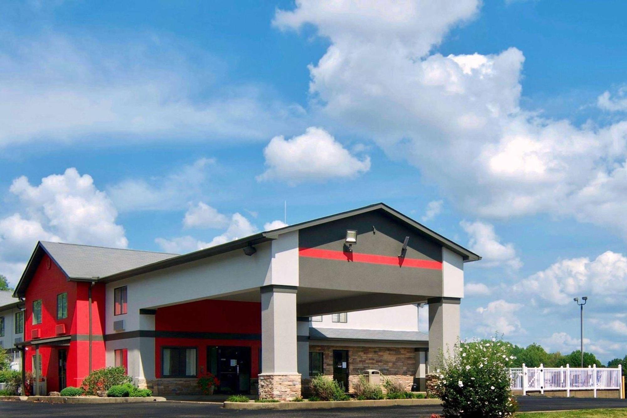 Ramada By Wyndham Tell City Esterno foto