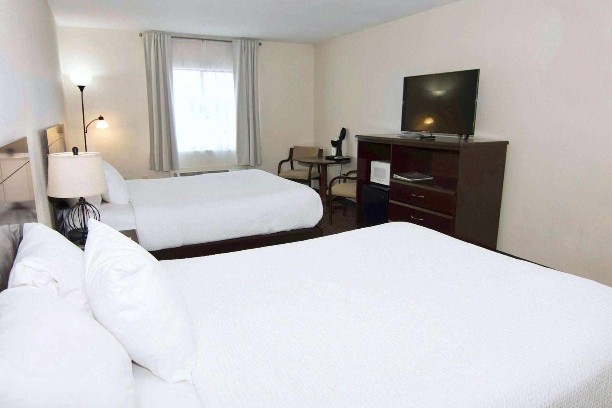 Ramada By Wyndham Tell City Esterno foto